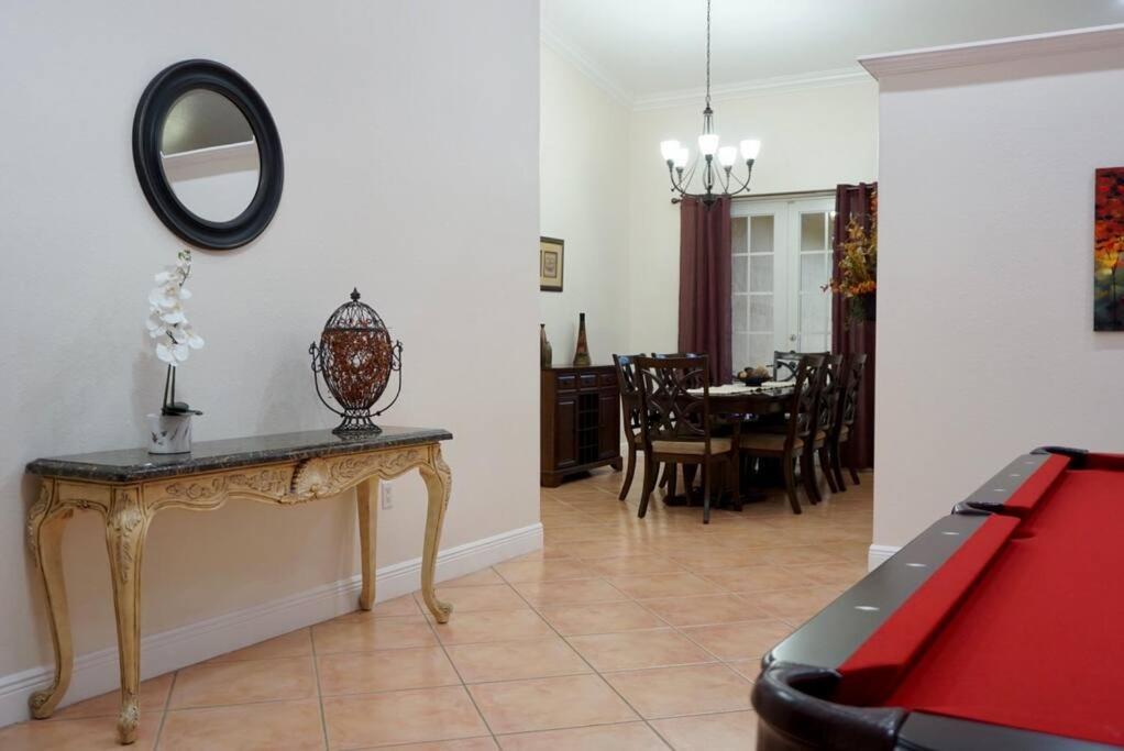 New Luxury Vacation Dream Rental- Sleeps 15! Hébergement de vacances Miami