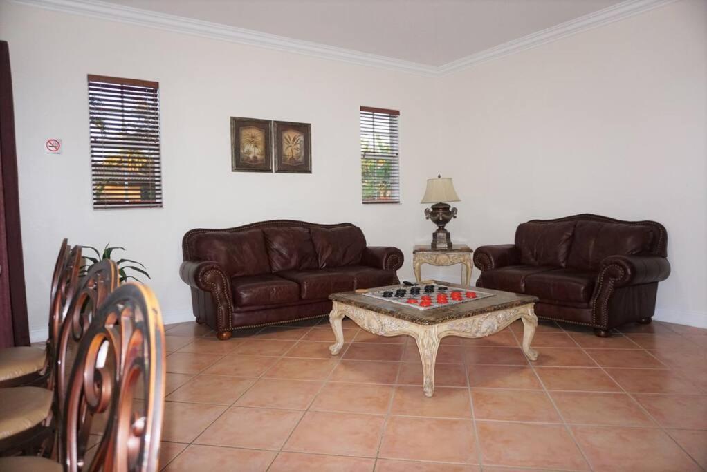 New Luxury Vacation Dream Rental- Sleeps 15! Hébergement de vacances *