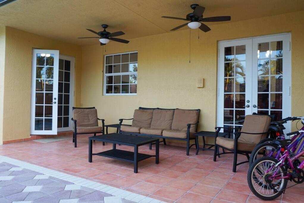 New Luxury Vacation Dream Rental- Sleeps 15! Hébergement de vacances Miami