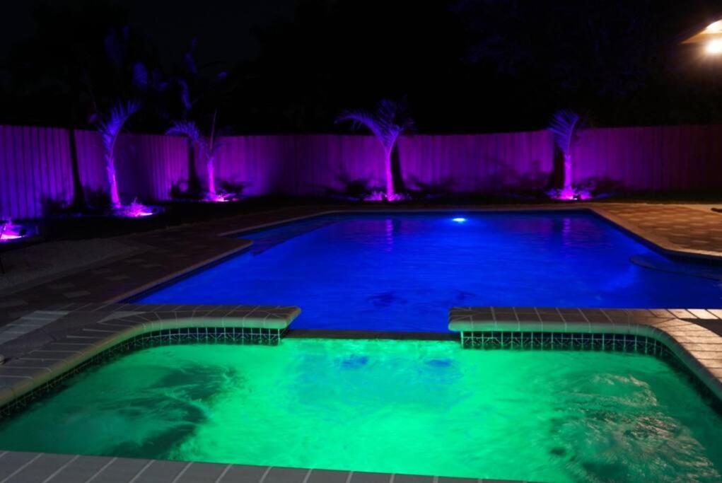 New Luxury Vacation Dream Rental- Sleeps 15! Hébergement de vacances Miami