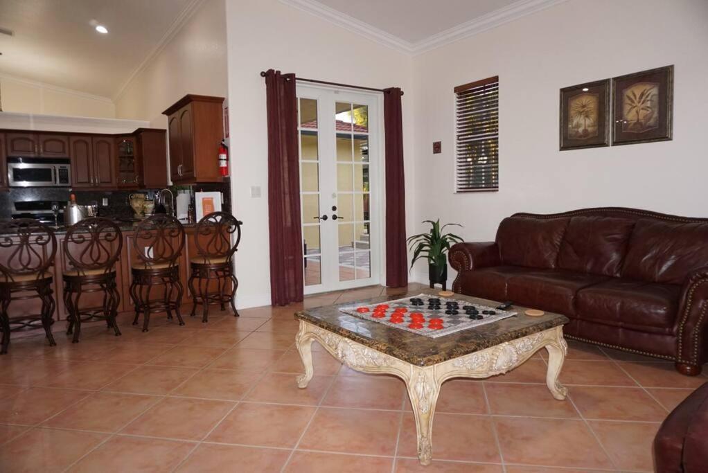 Hébergement de vacances New Luxury Vacation Dream Rental- Sleeps 15! *
