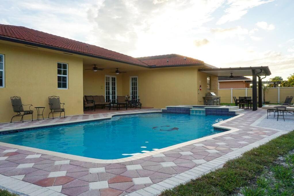 New Luxury Vacation Dream Rental- Sleeps 15! Hébergement de vacances *