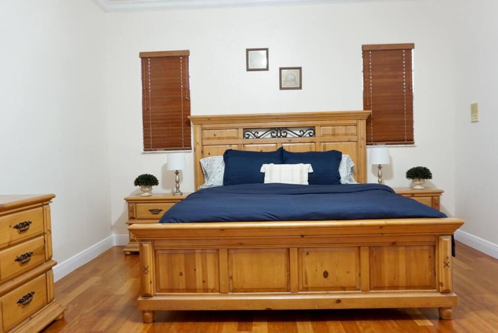 New Luxury Vacation Dream Rental- Sleeps 15! Hébergement de vacances Miami